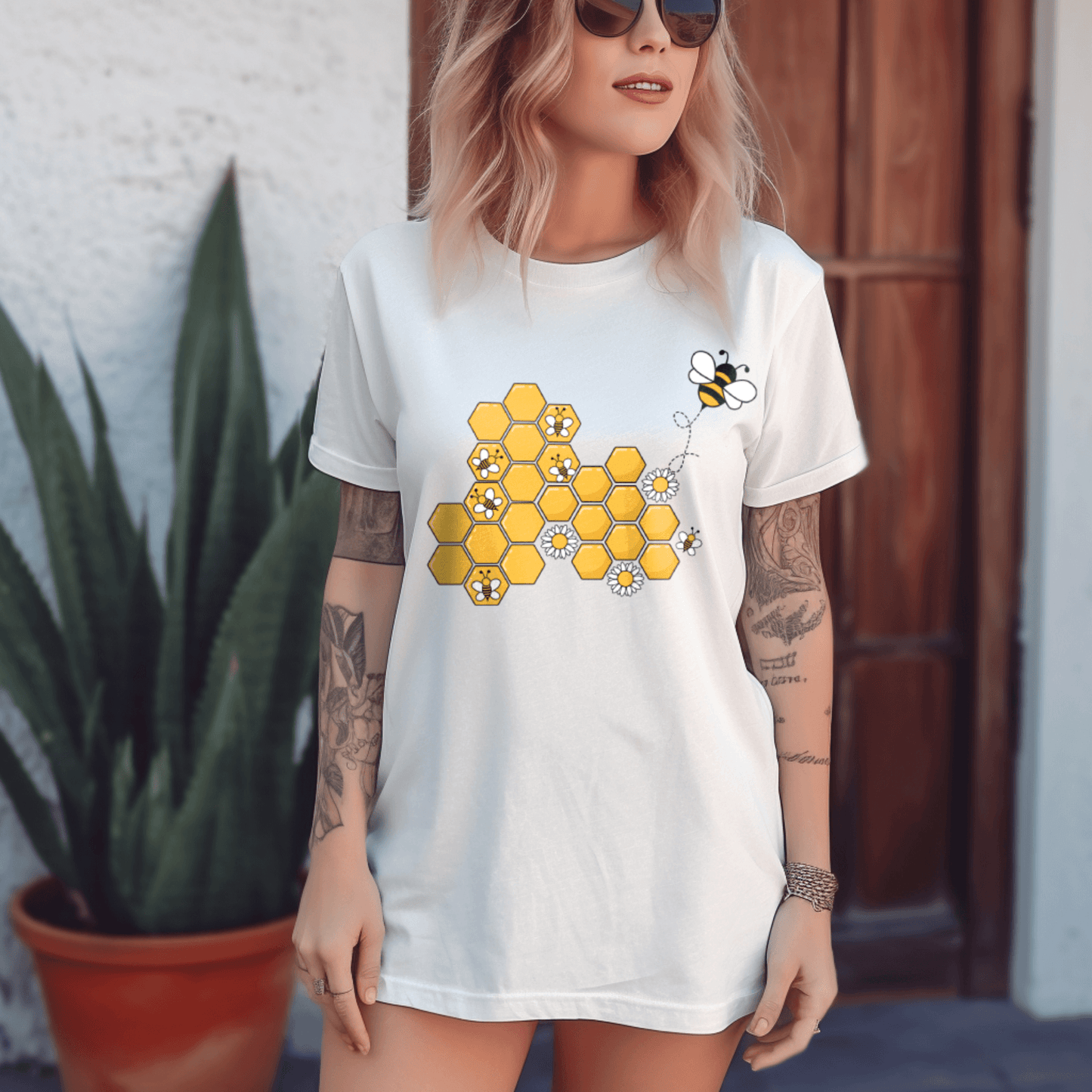 Honeybee graphic zodiac T-shirtT-Shirt